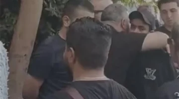 انهيار السيناريست أحمد عبدالله في وداع والده يبرز أثر الفقد العميق على الأسرة الفنية